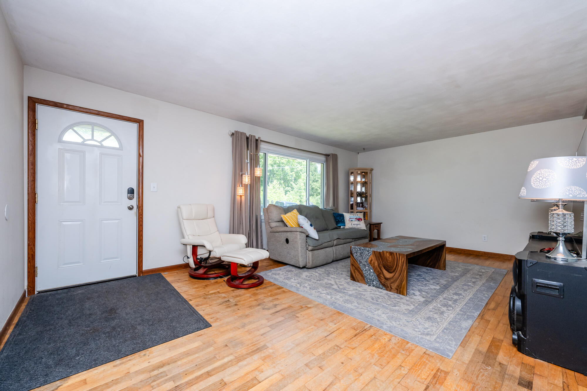 1846 Maple Lane