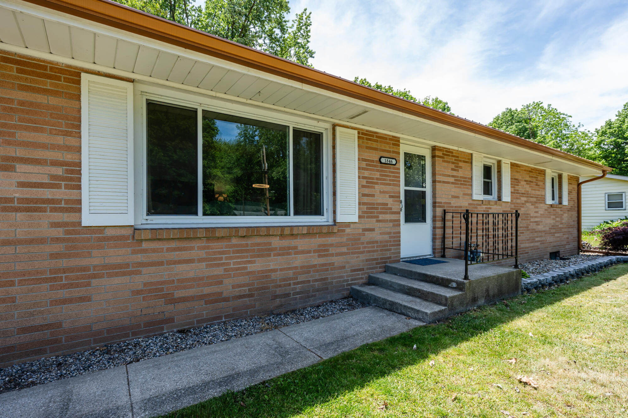 1846 Maple Lane