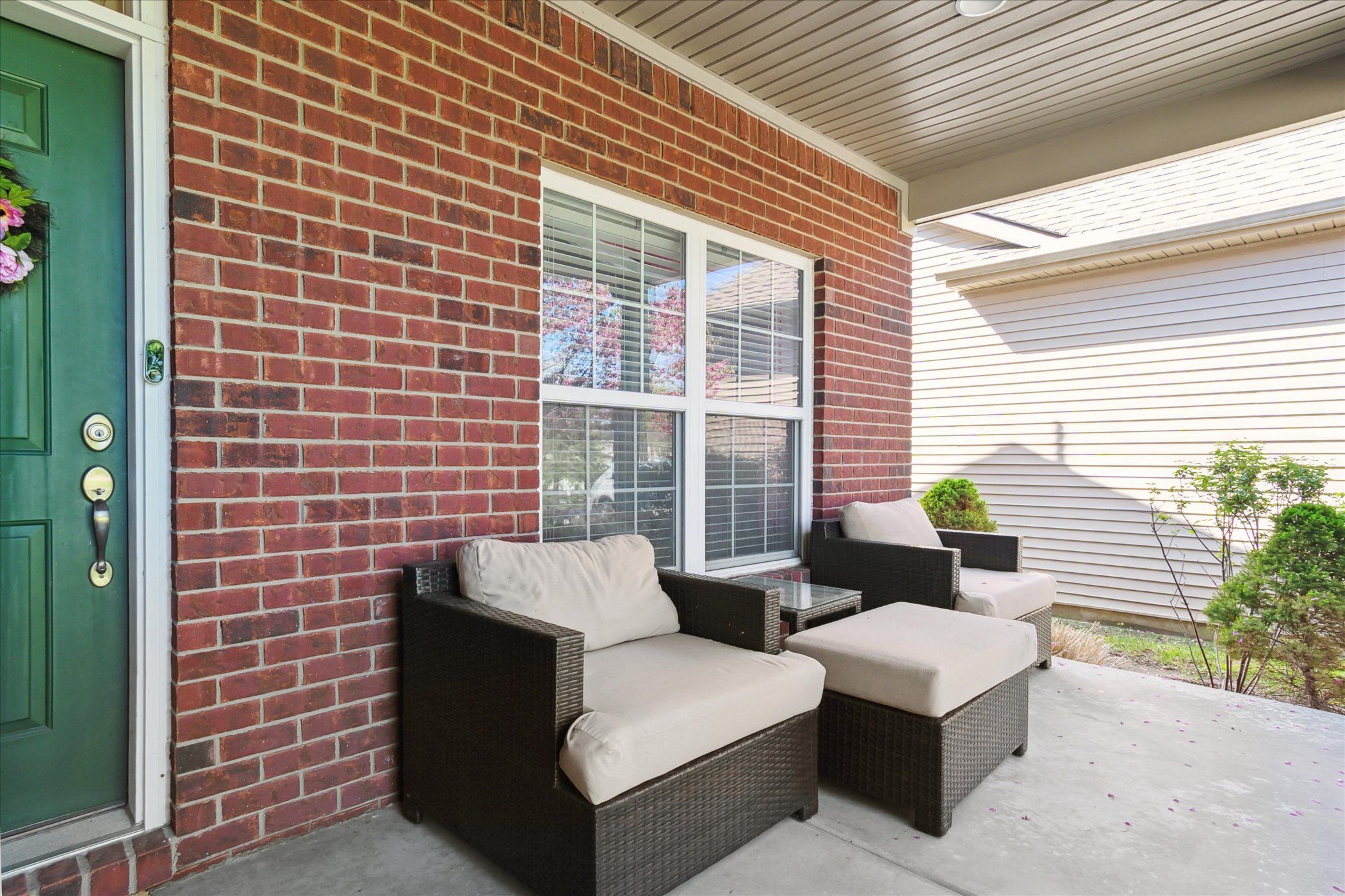 1241 CAMBRIDGE Circle
