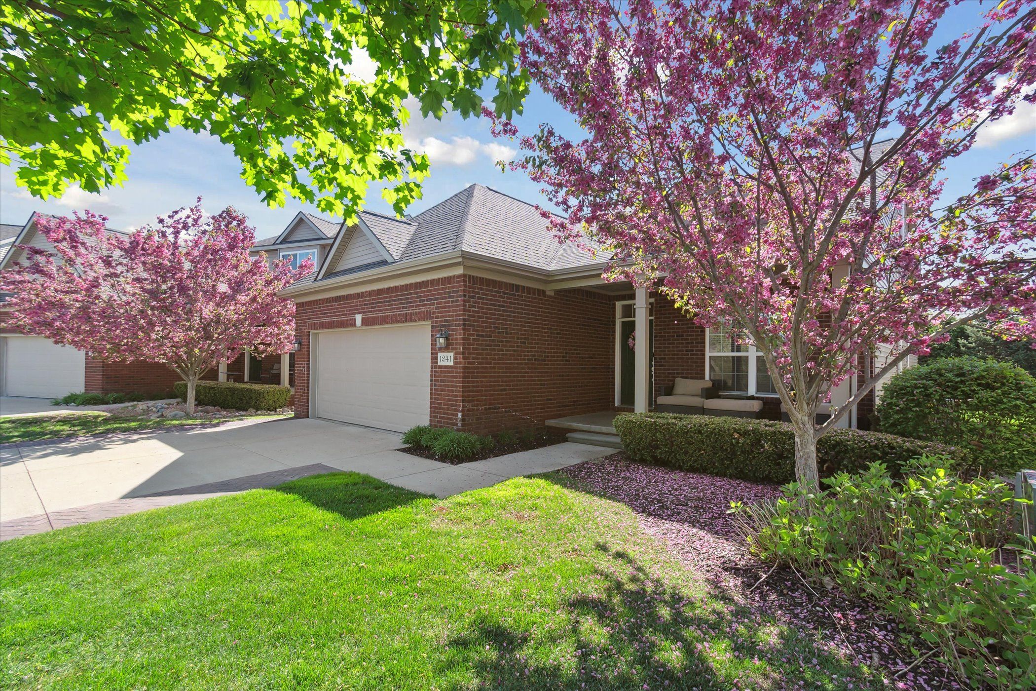 1241 CAMBRIDGE Circle