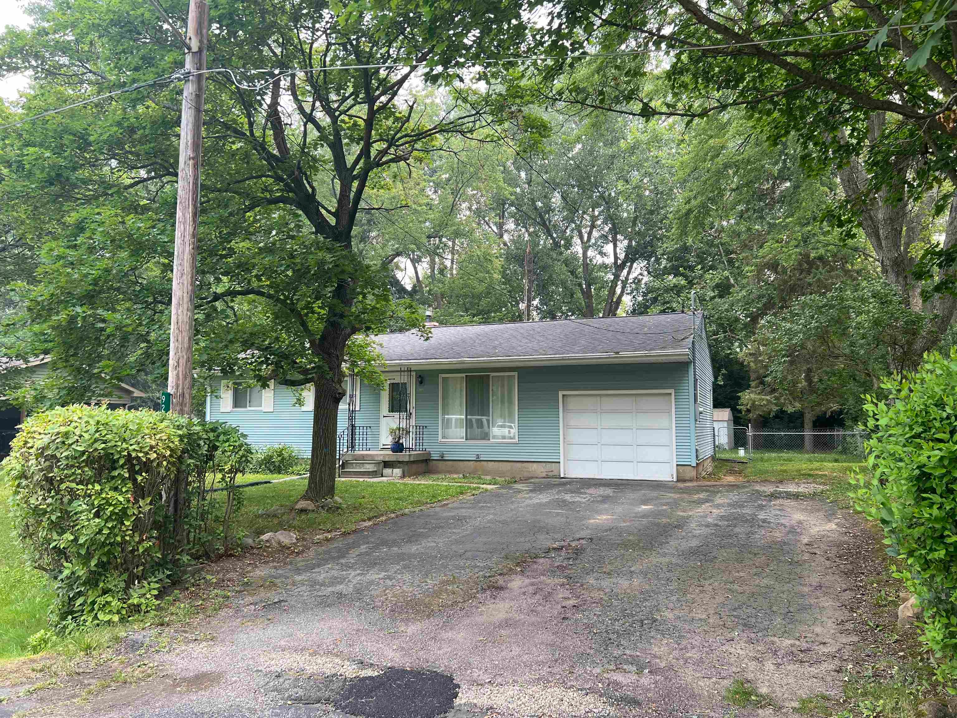 9222 Maplewood Street