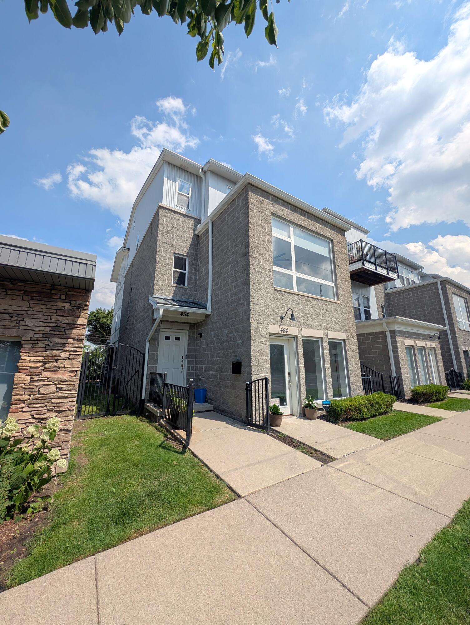 454 Hilton Road