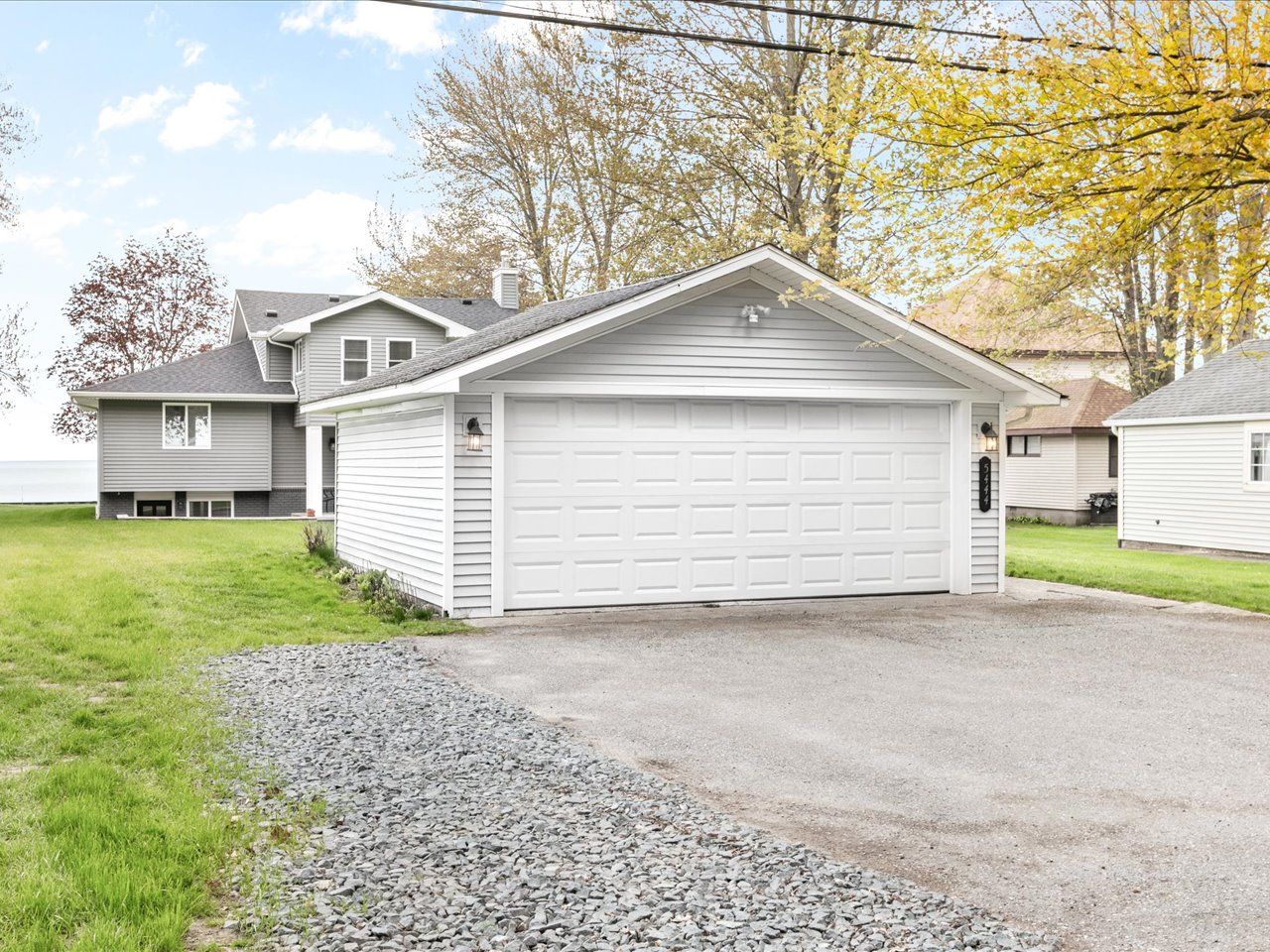 5444 LAKESHORE Road