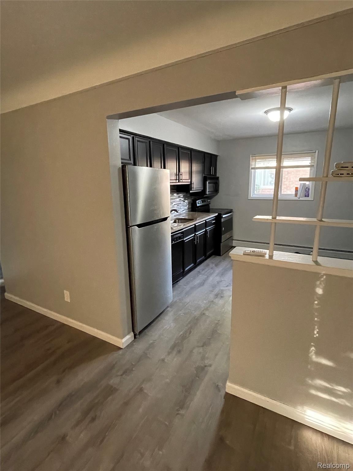 649 W Maple Road 7