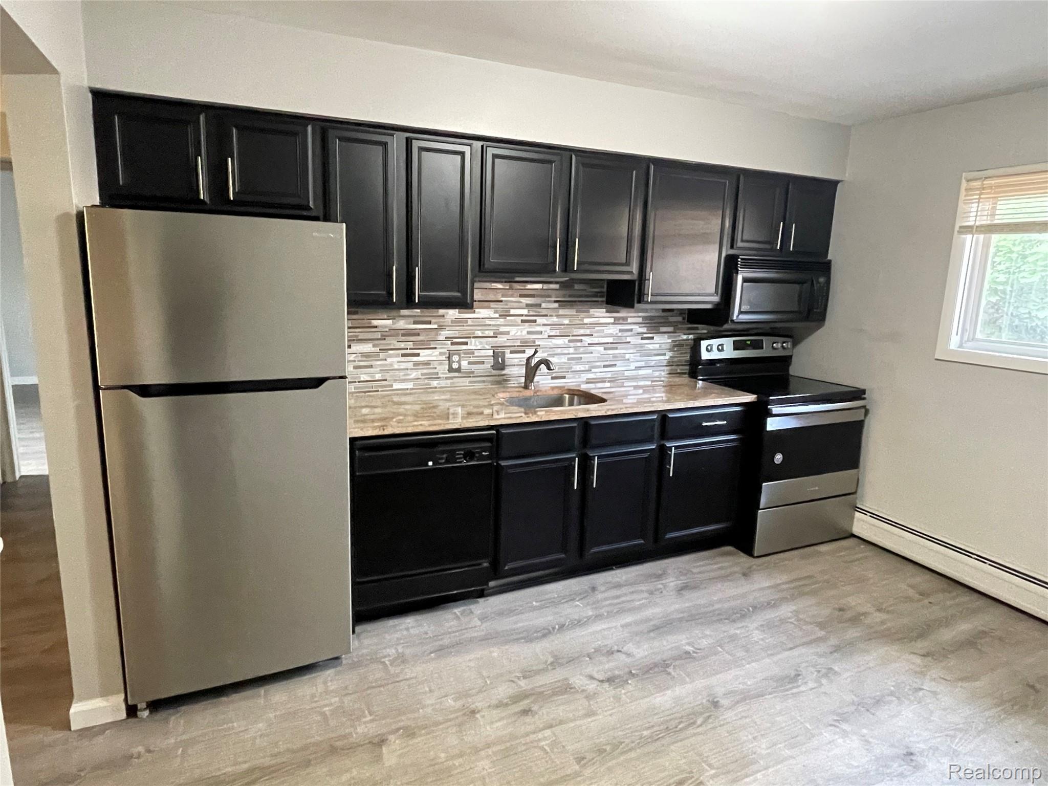 649 W Maple Road 7