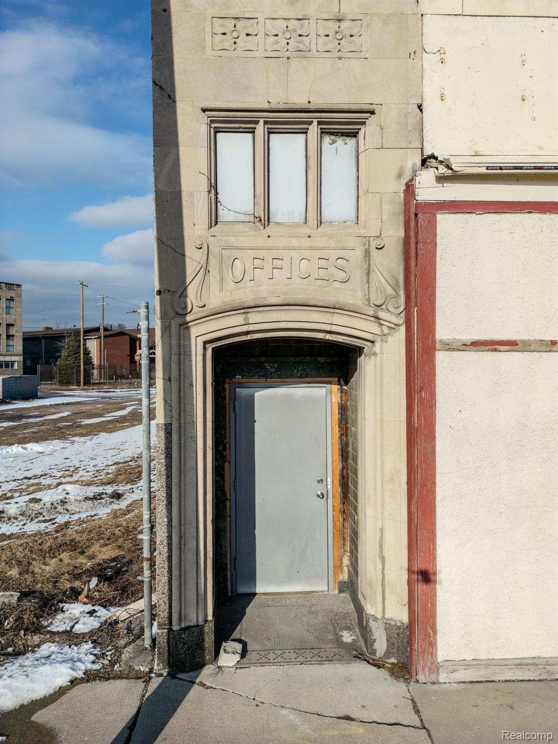 9008 GRAND RIVER Avenue