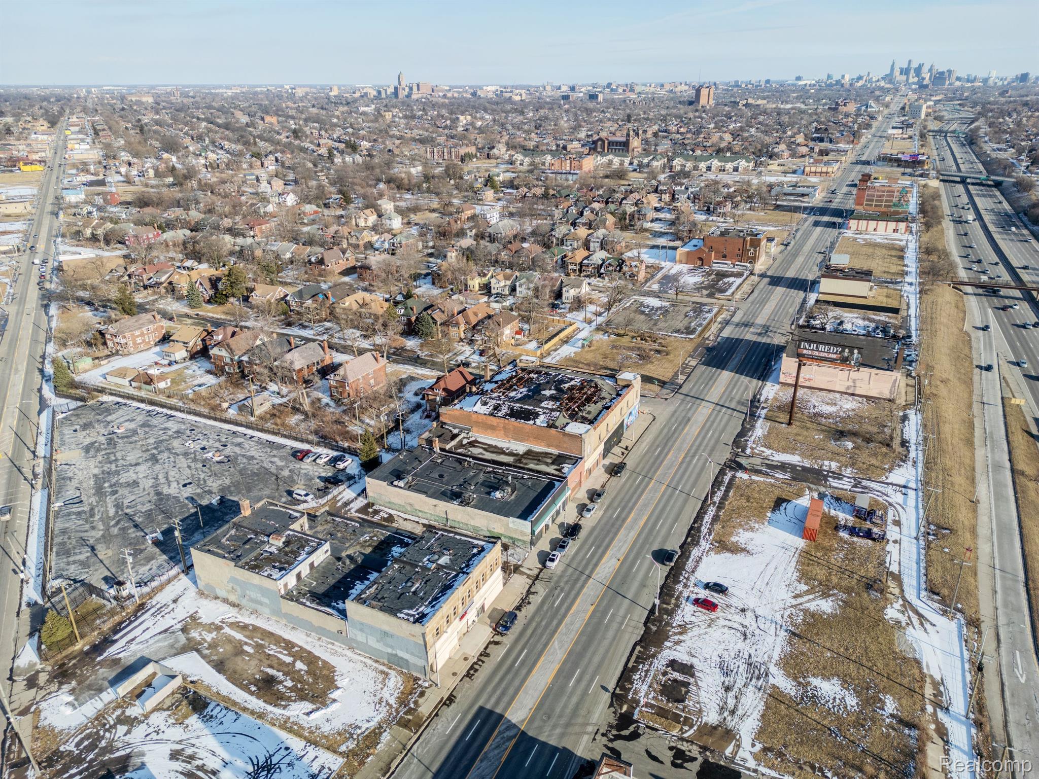 9008 GRAND RIVER Avenue