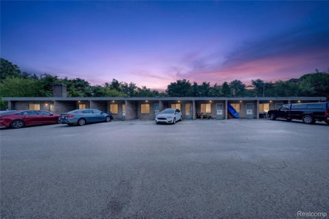 Photo for 16001 Dixie Highway 3