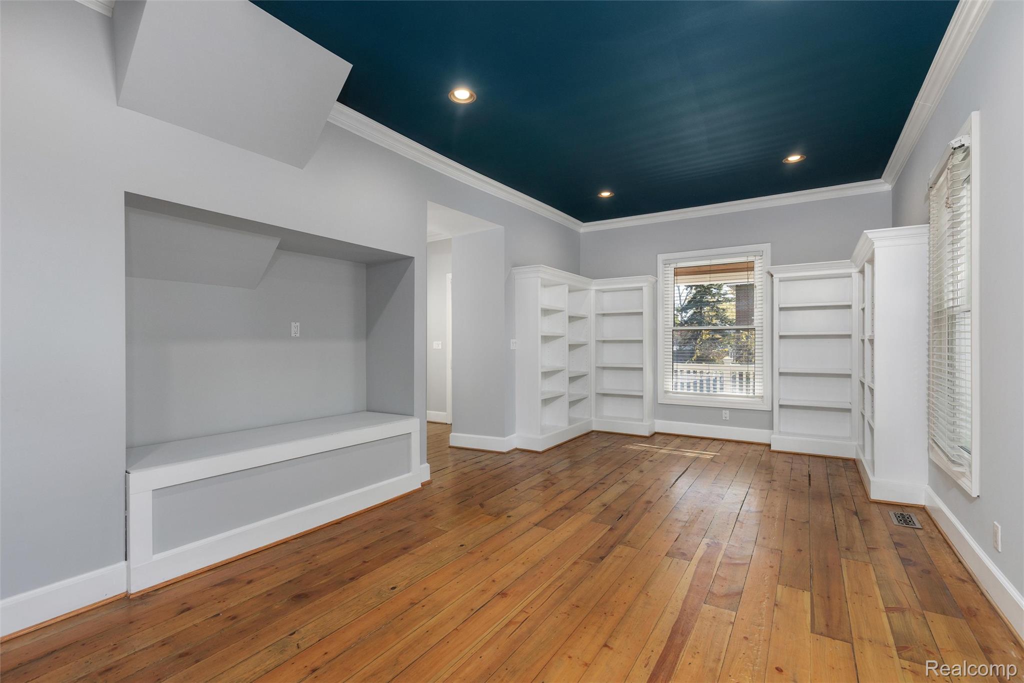 338 W Harrison Avenue