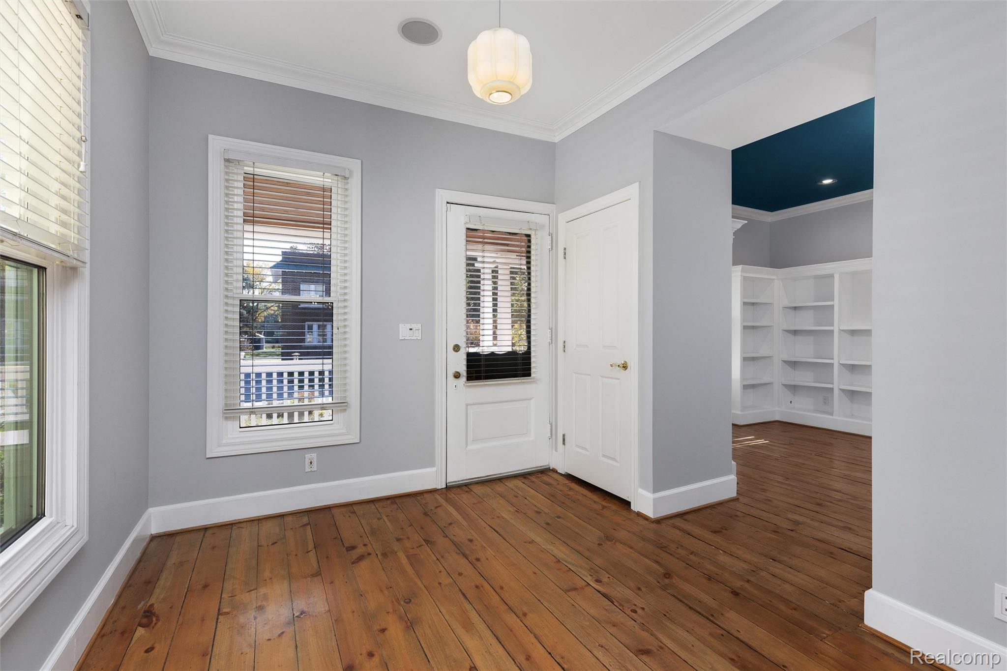 338 W Harrison Avenue