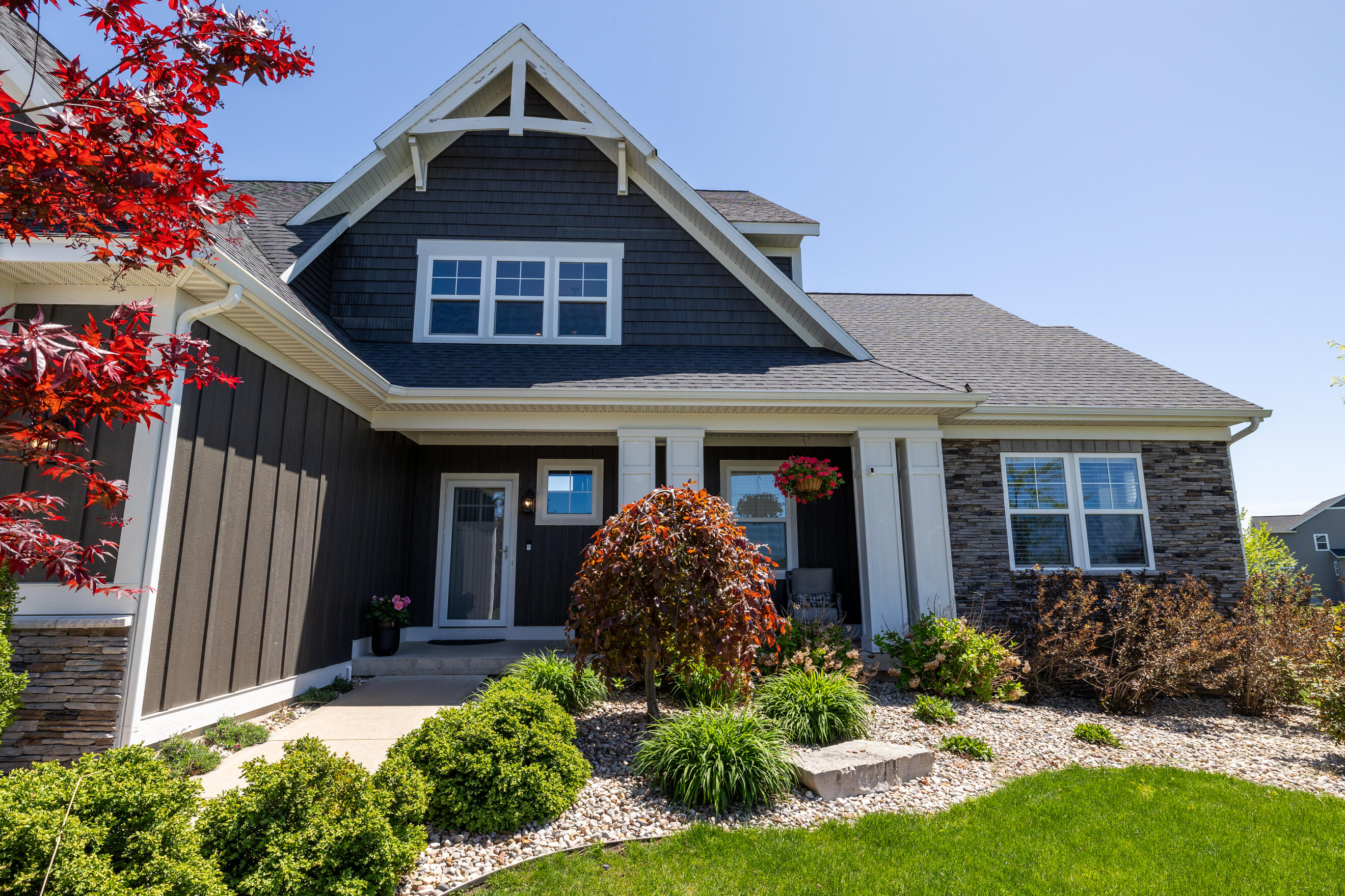 5752 Stonebridge Drive SW