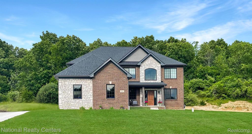 Photo for 7670 Maple Ridge Court, Independence Charter Township, MI 48346 (MLS # 20240052602)