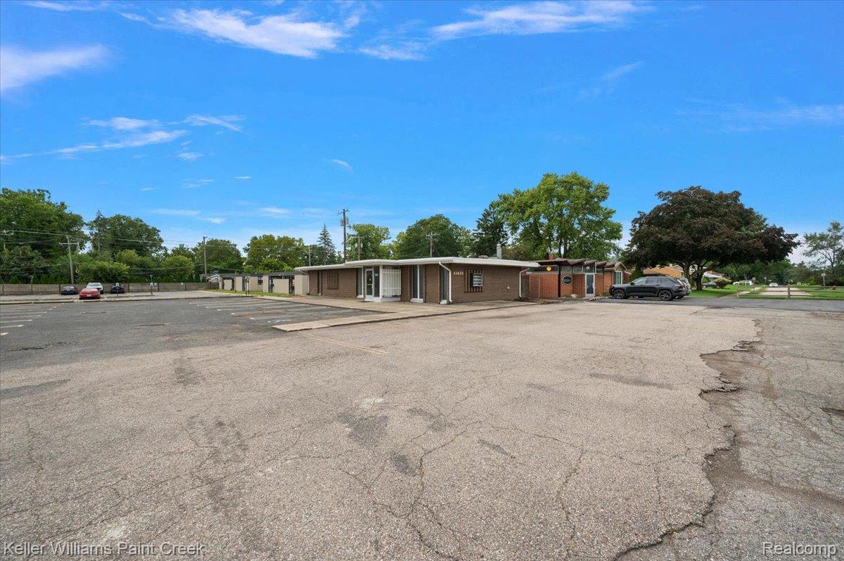 33433 6 Mile Road