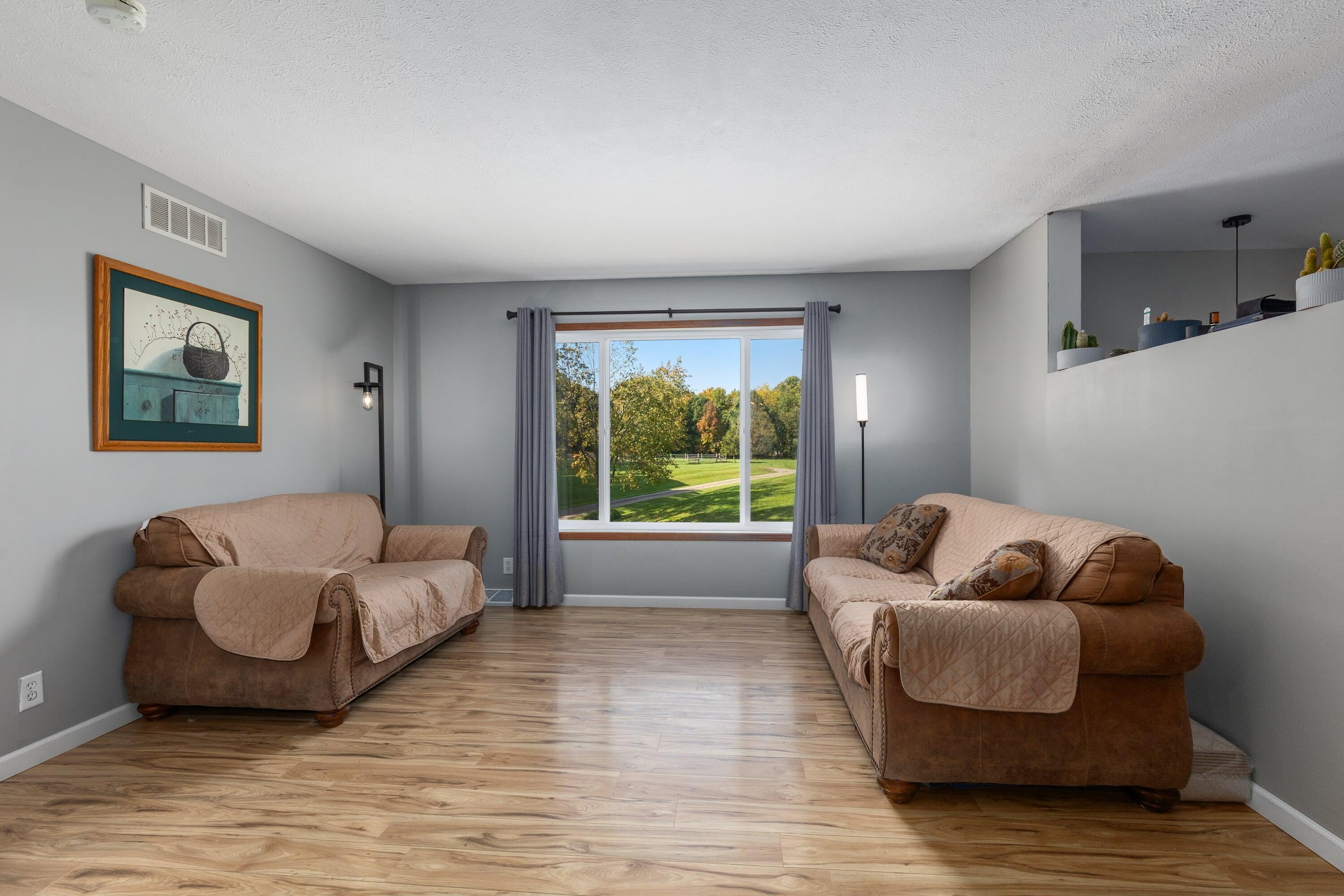 6927 Forestview Trail