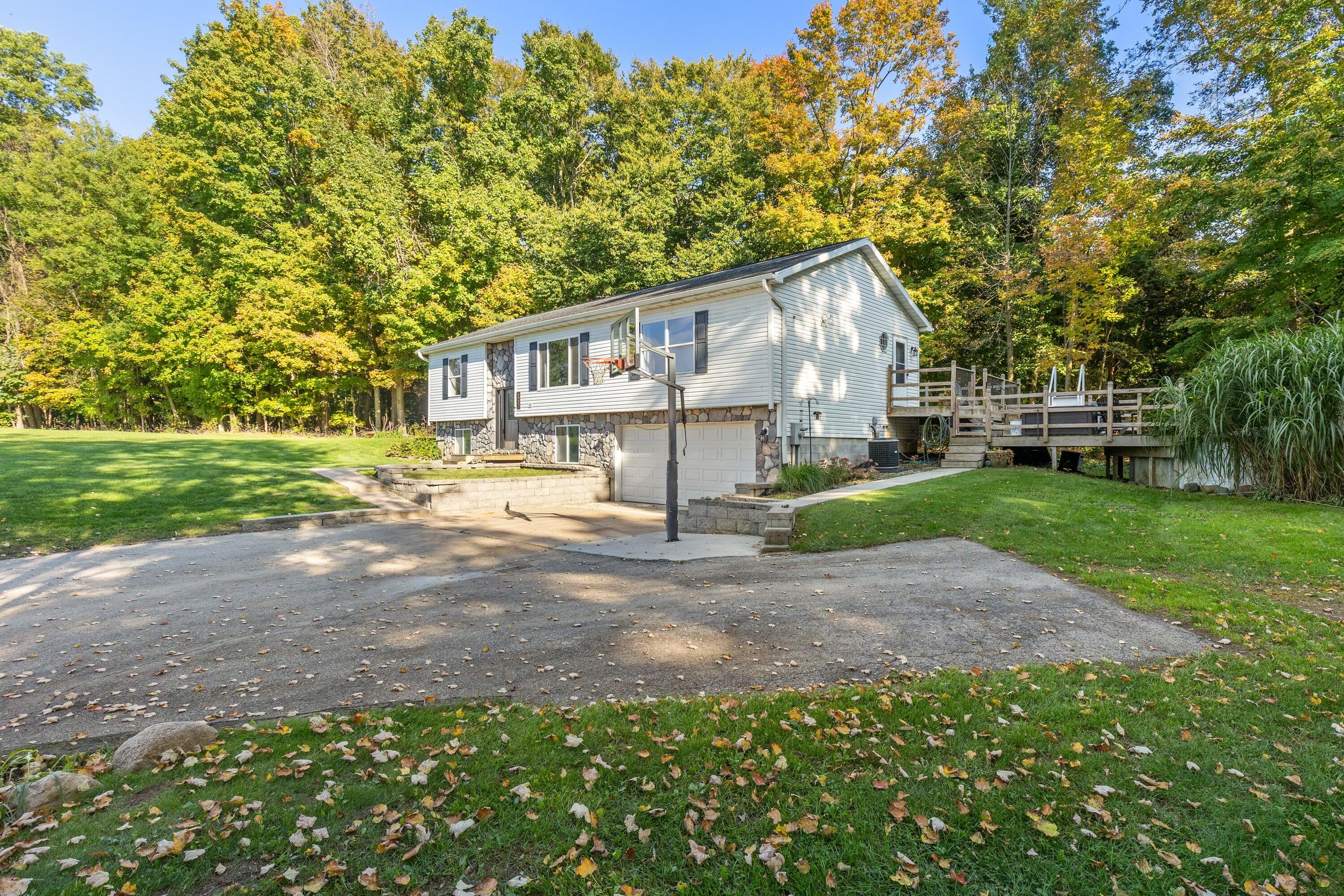 6927 Forestview Trail