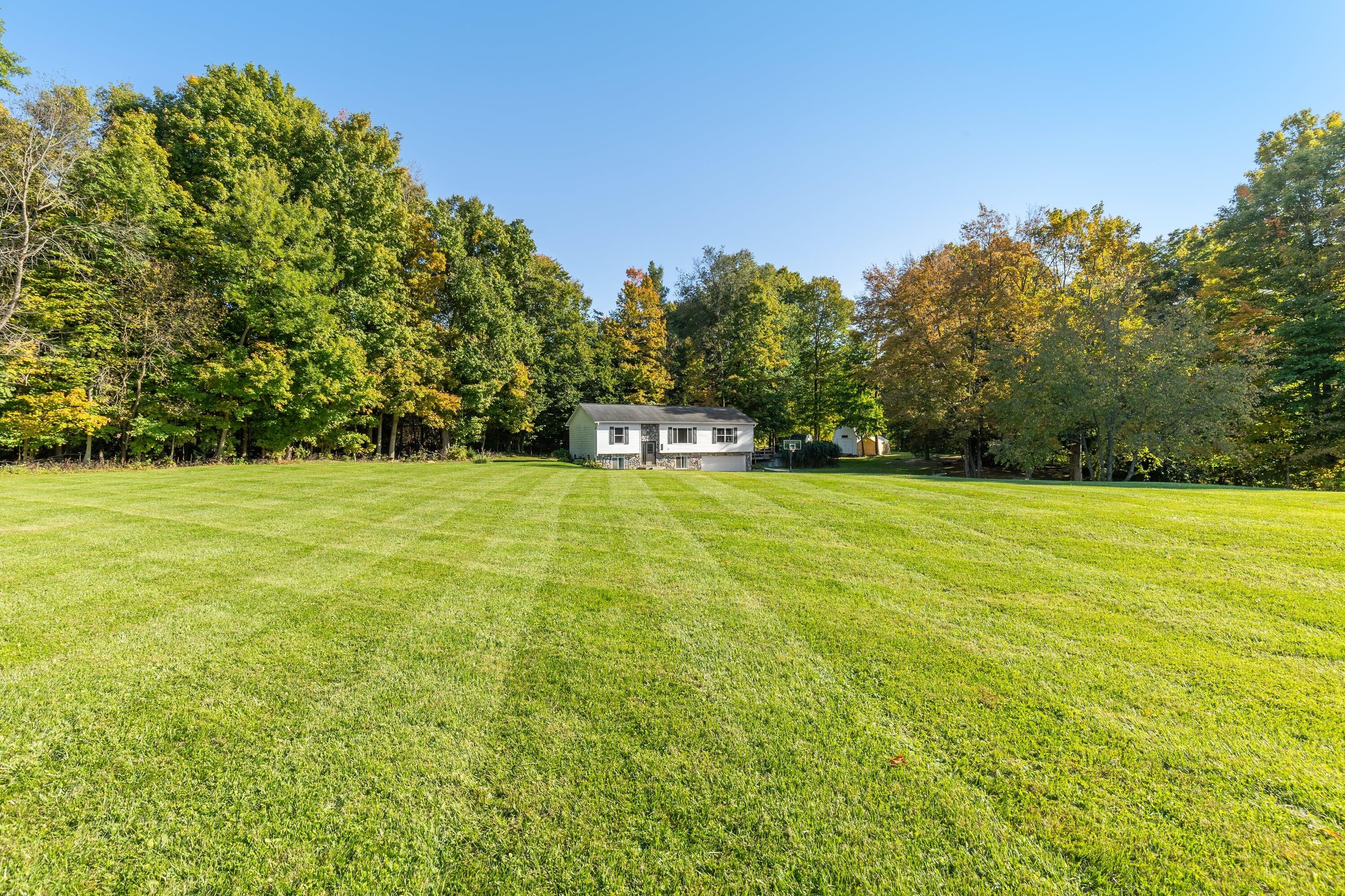 6927 Forestview Trail