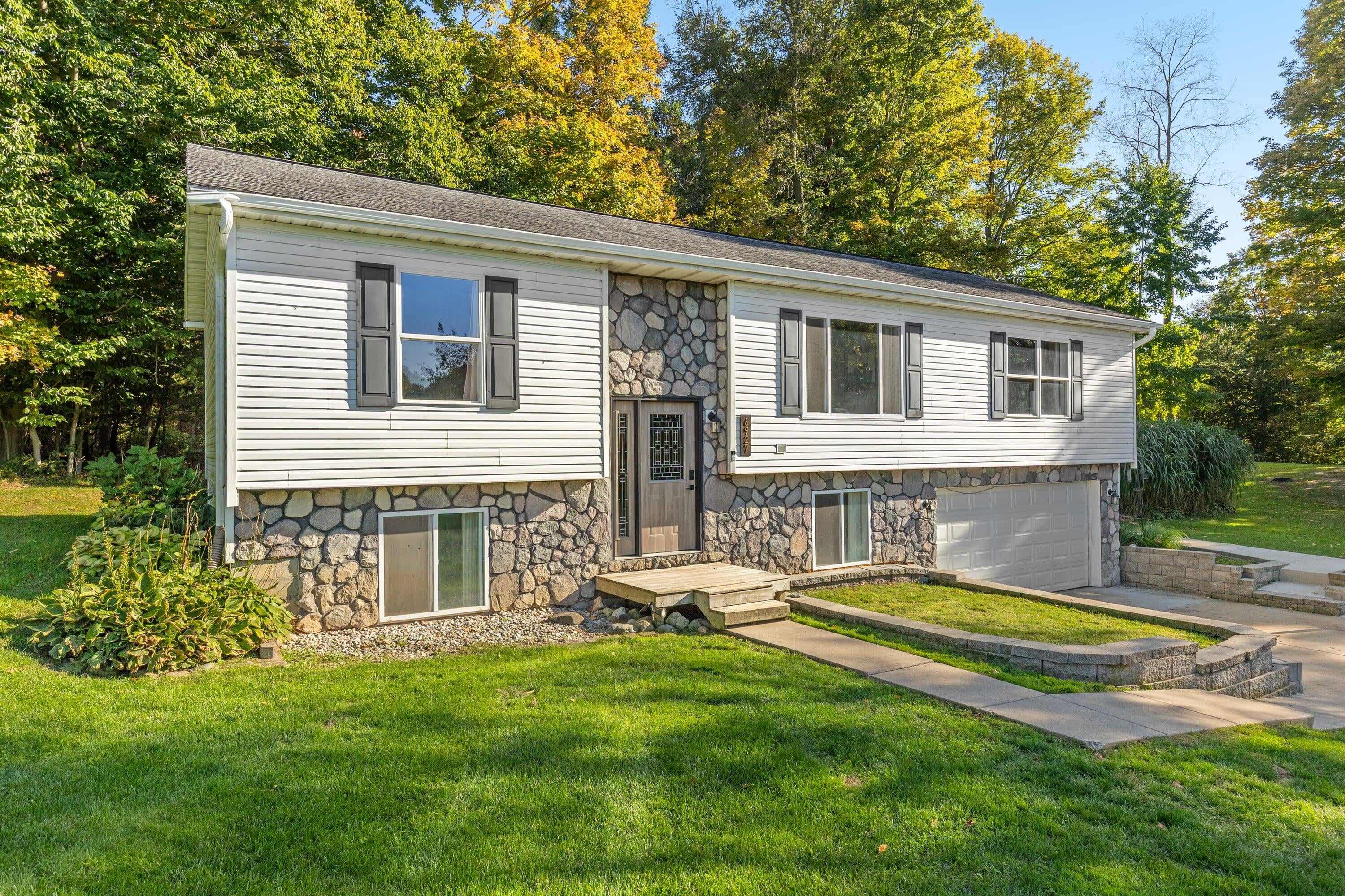 6927 Forestview Trail