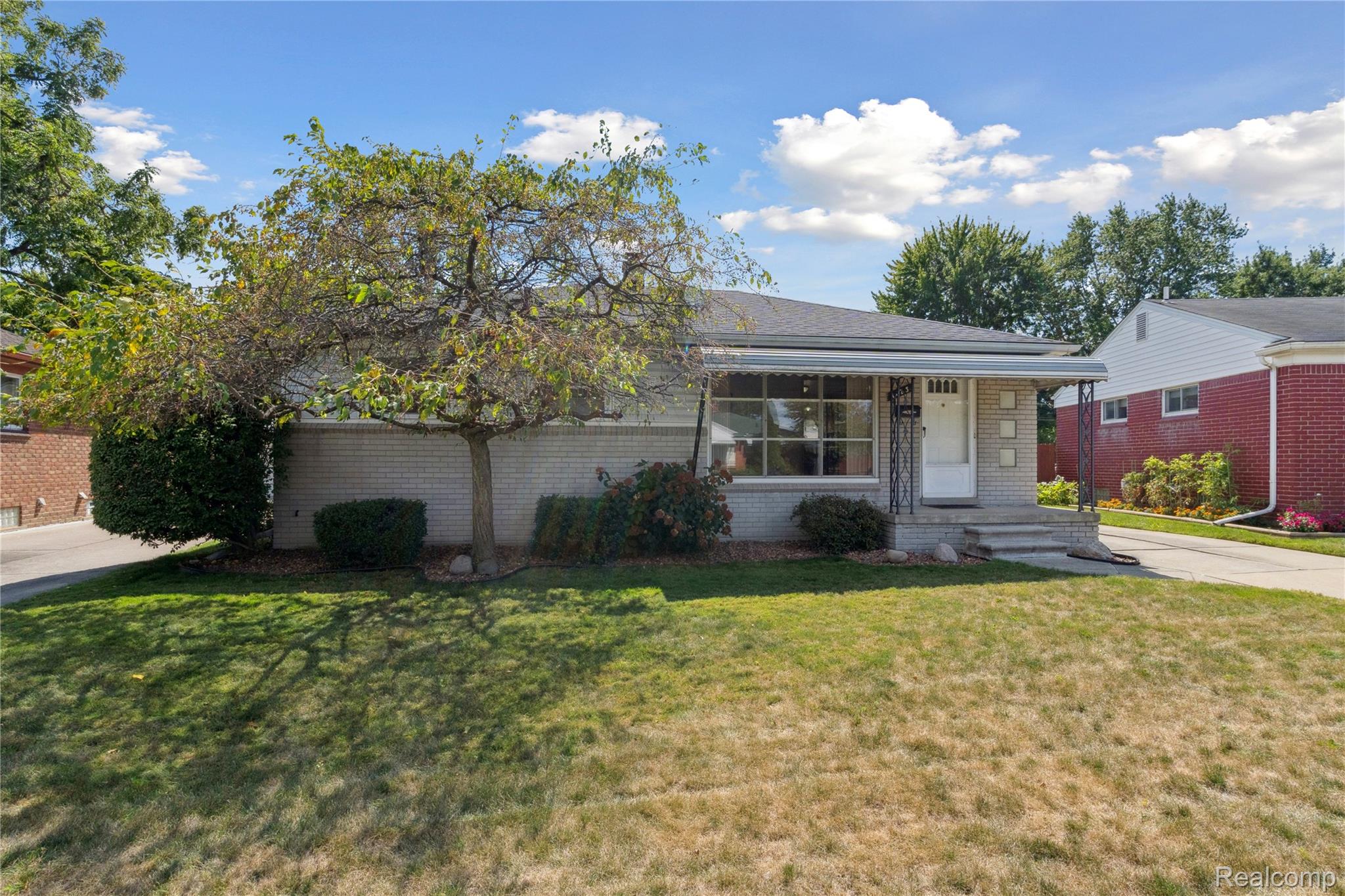 1623 Mayflower Avenue