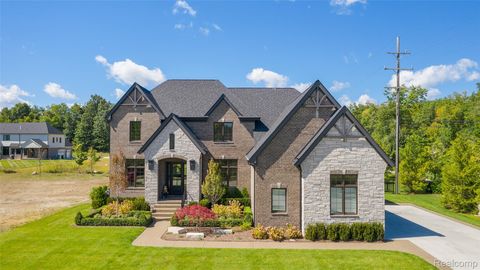 1936 Traceky Rochester Hills City MI 48306