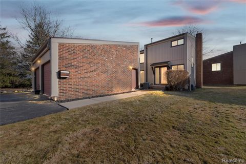 25033 Woodvale Drive N Southfield City MI 48034