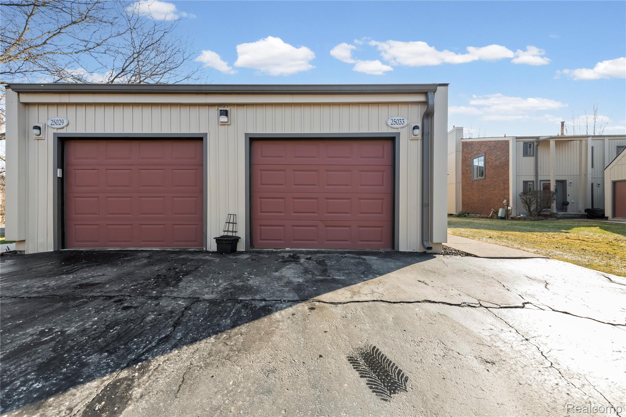 25033 Woodvale Drive N