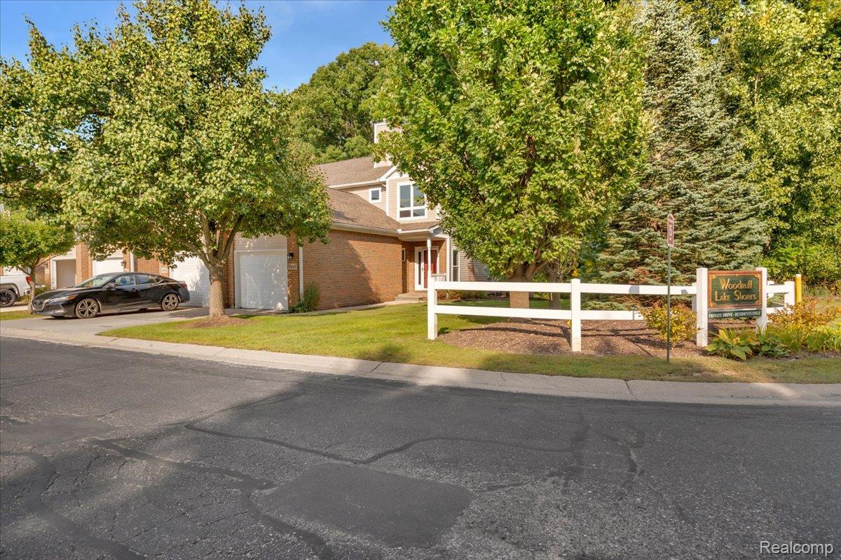 Brighton City, Michigan 48116, United States, 3 Bedrooms Bedrooms, ,4 BathroomsBathrooms,Residential,Active,209917