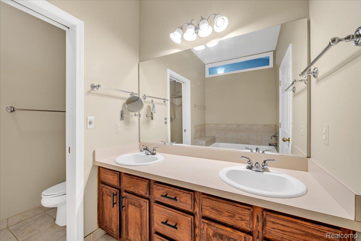 Brighton City, Michigan 48116, United States, 3 Bedrooms Bedrooms, ,4 BathroomsBathrooms,Residential,Active,209917