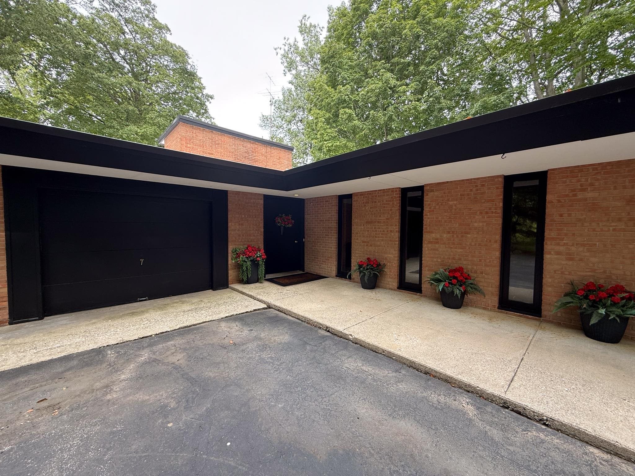 1121 Greenbanks Drive