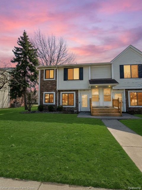 Photo of 17438 Utica Oaks Lane #16, Roseville City, MI 48066 (MLS # 20261020379)