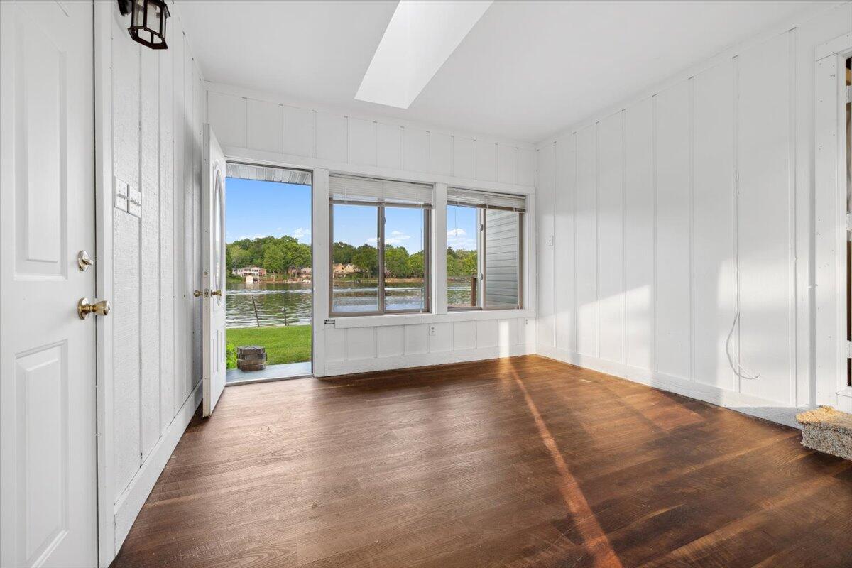 1176 Lakeside Drive