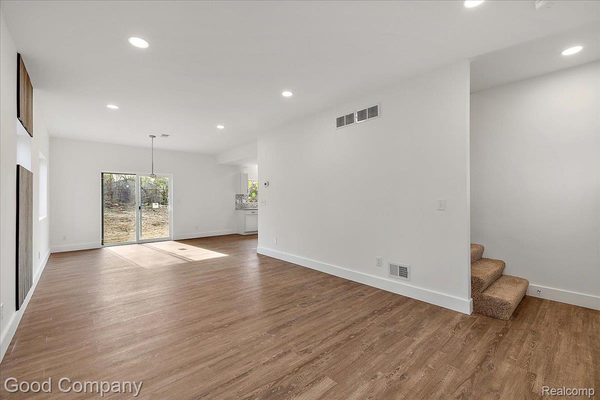 499 BLOOMFIELD Avenue