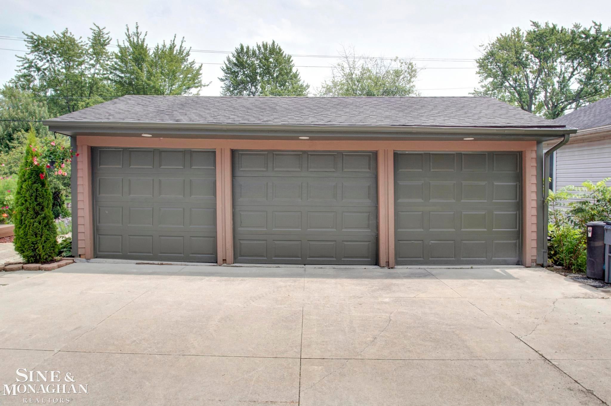 5575 River Road