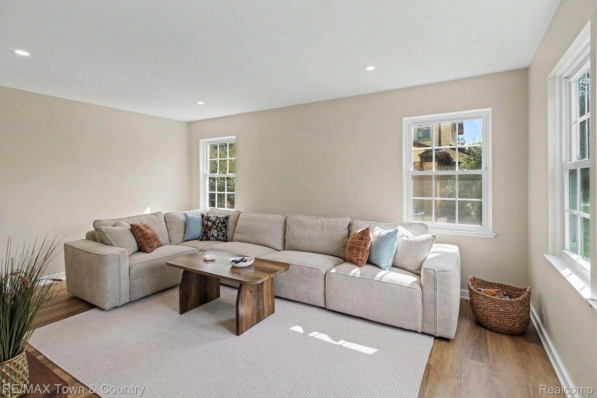 1337 Osborn Lake Drive