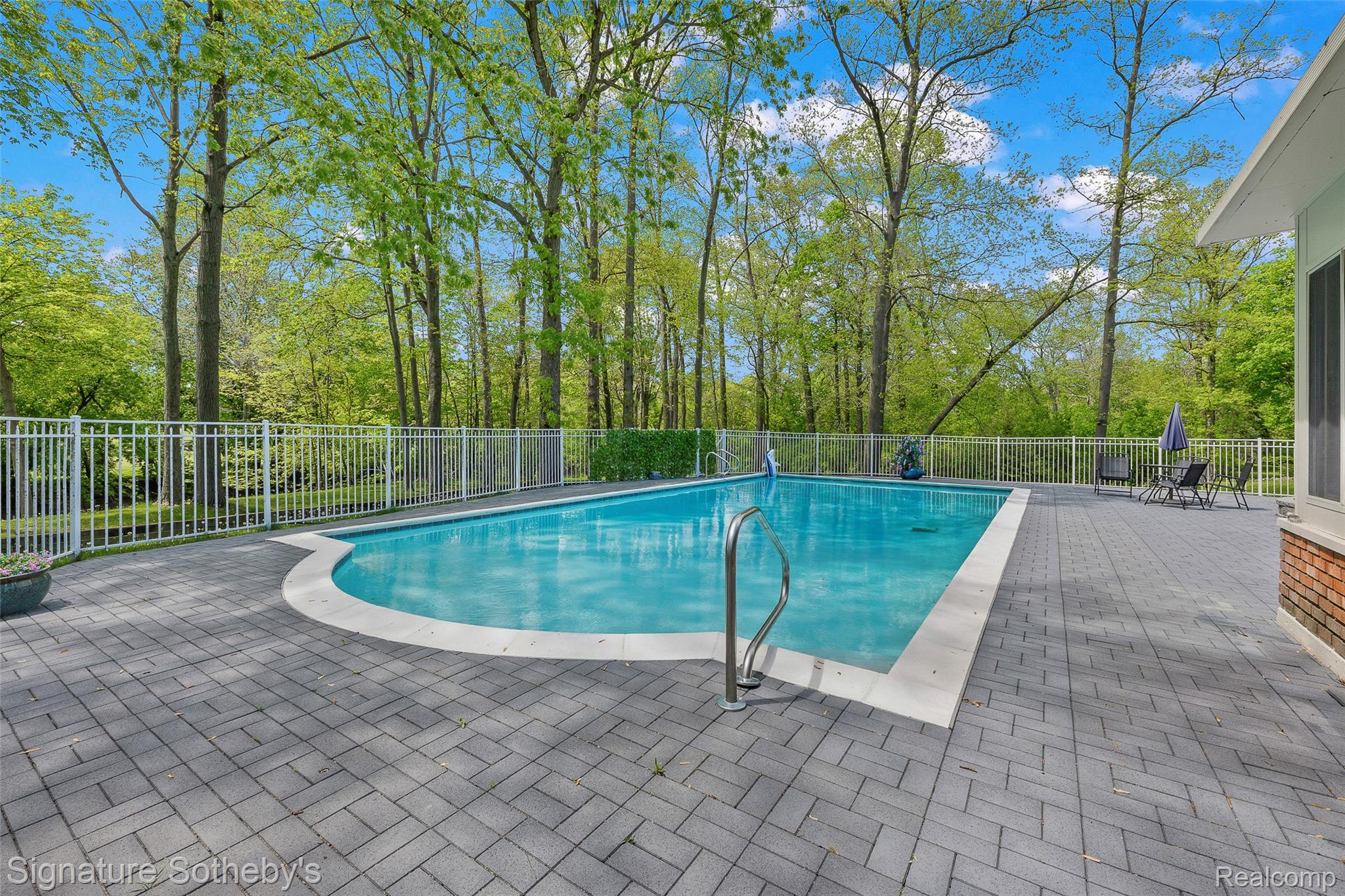 38383 Saddle Lane
