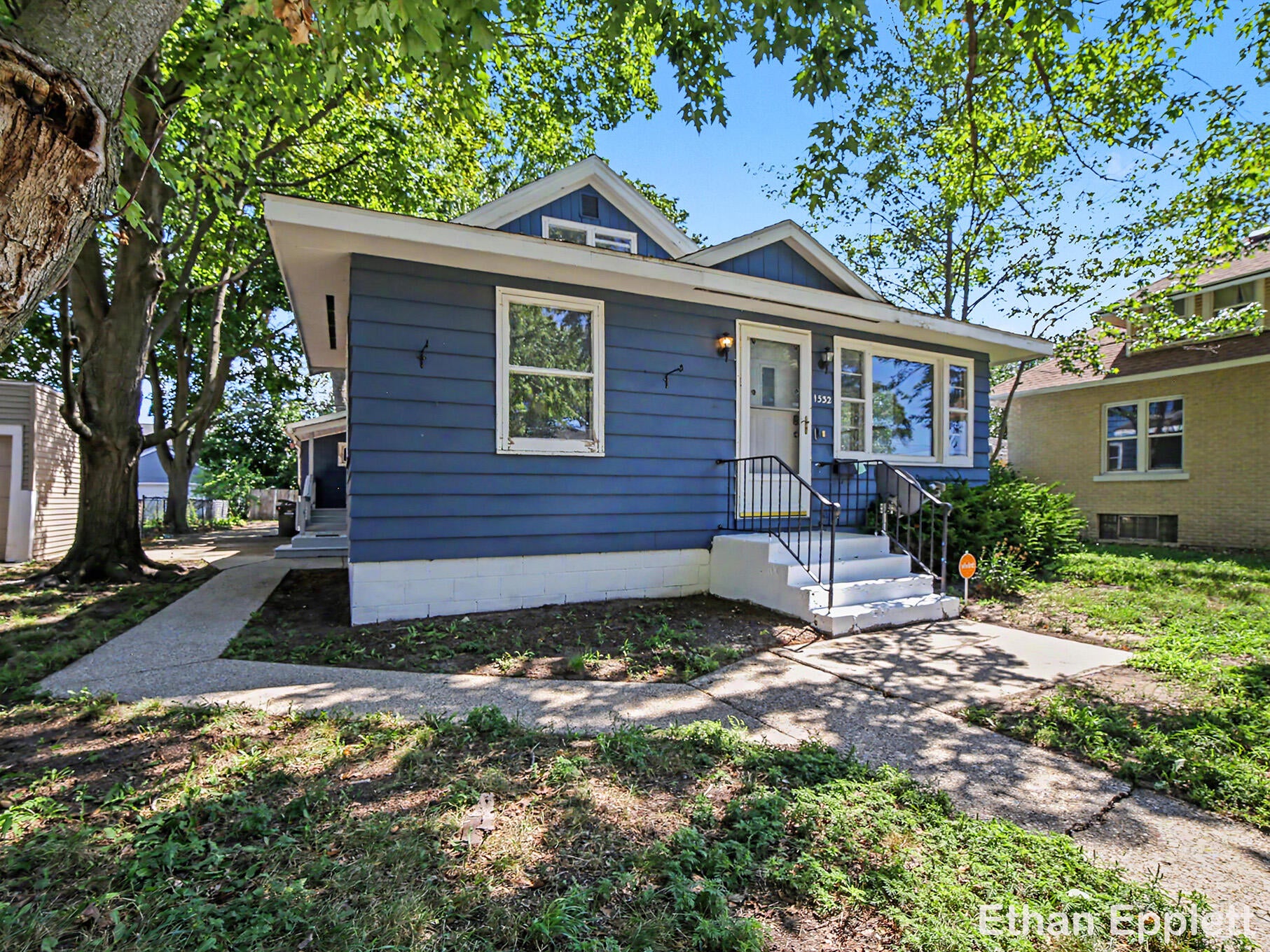 1532 Leahy Street