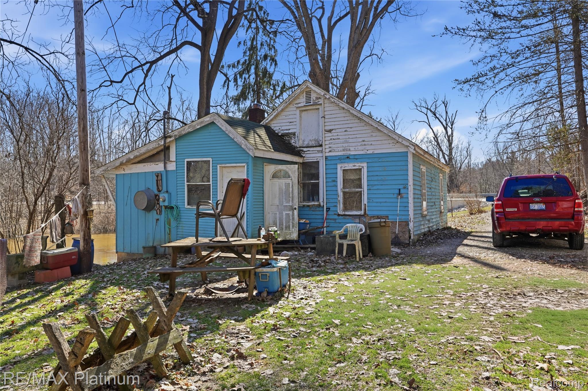 2555 E Cohoctah Road