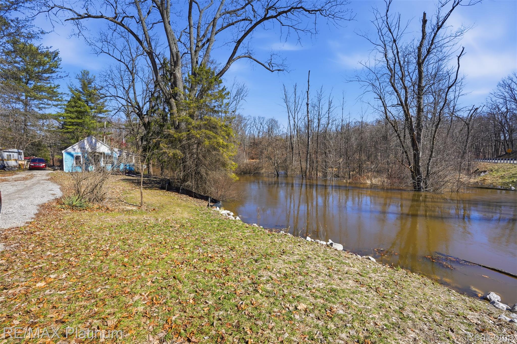 2555 E Cohoctah Road