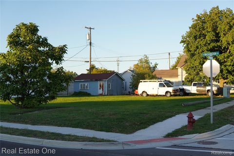 68 N WASHINGTON Street Oxford Village MI 48371