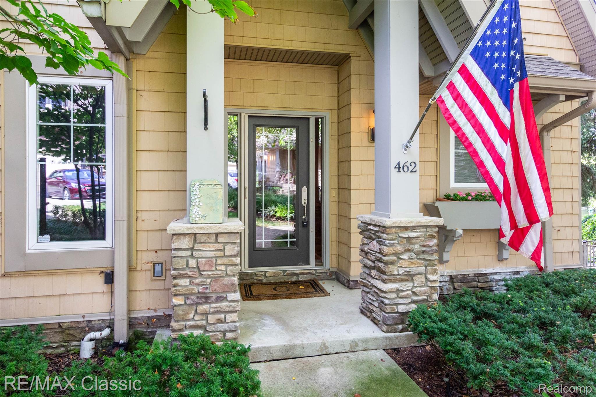 462 Pondview Lane