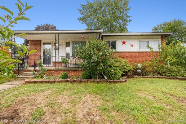 30553 BARTON ST, GARDEN CITY, MI 48135 - Image 4e3d7c96006fd6e5a4432d10cb692c8d/2630102225