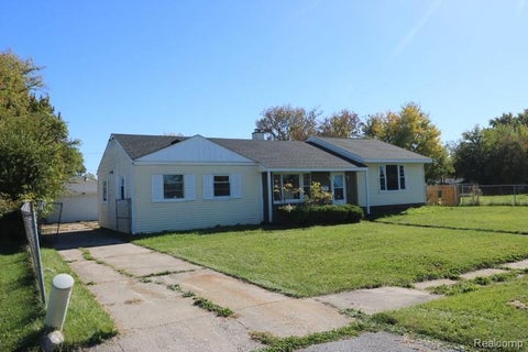 Tiny photo for 624 S 24th Street, Buena Vista Charter Township, MI 48601 (MLS # 20261084760)