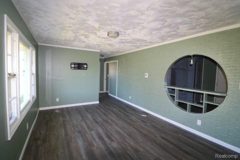 Tiny photo for 624 S 24th Street, Buena Vista Charter Township, MI 48601 (MLS # 20261084760)