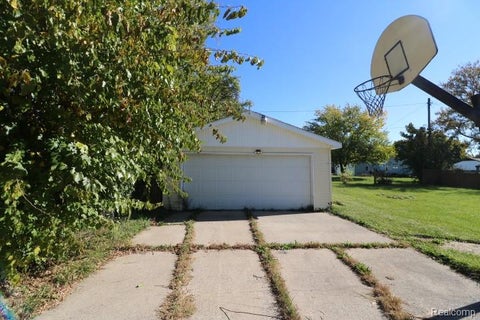 Tiny photo for 624 S 24th Street, Buena Vista Charter Township, MI 48601 (MLS # 20261084760)