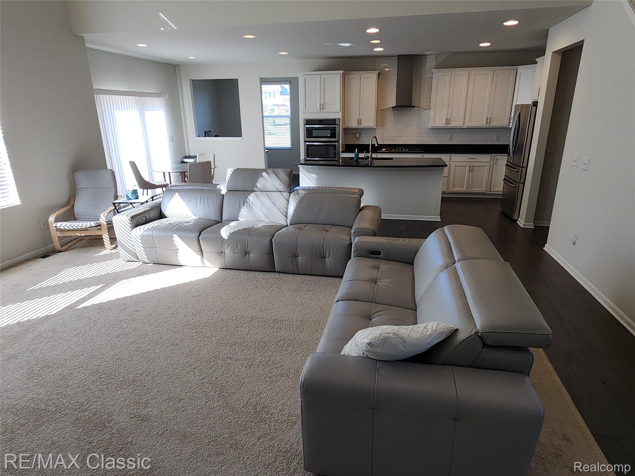 5887 Northford