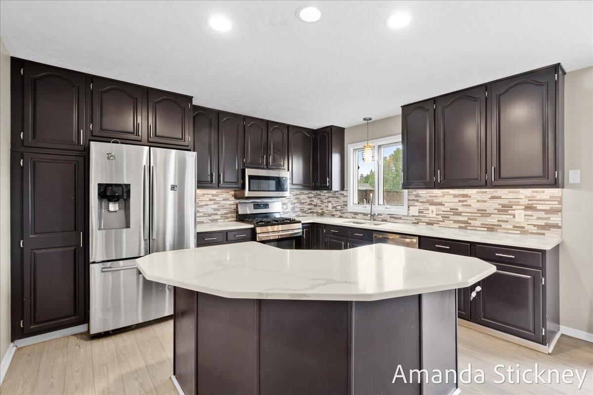 6751 Vantage Drive SE