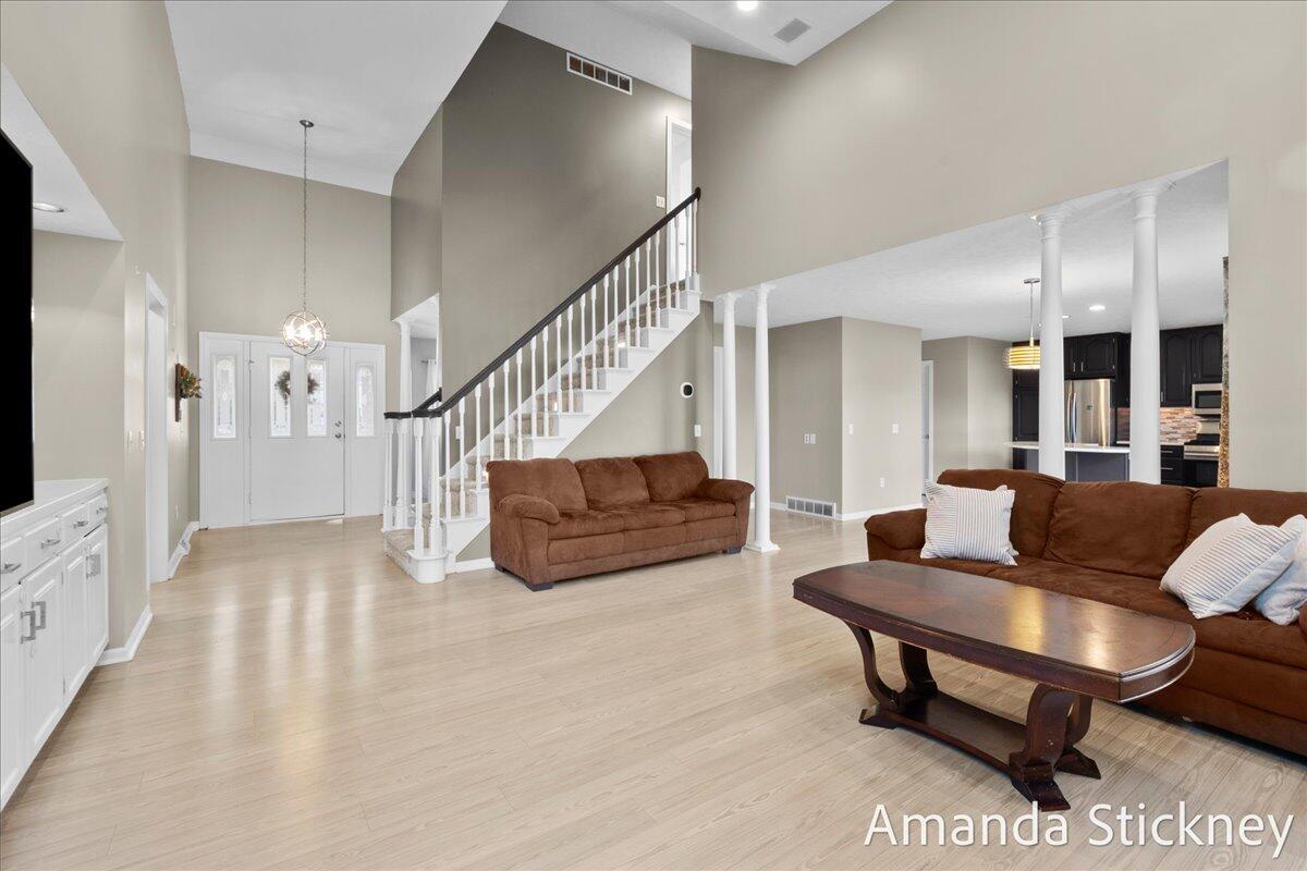 6751 Vantage Drive SE
