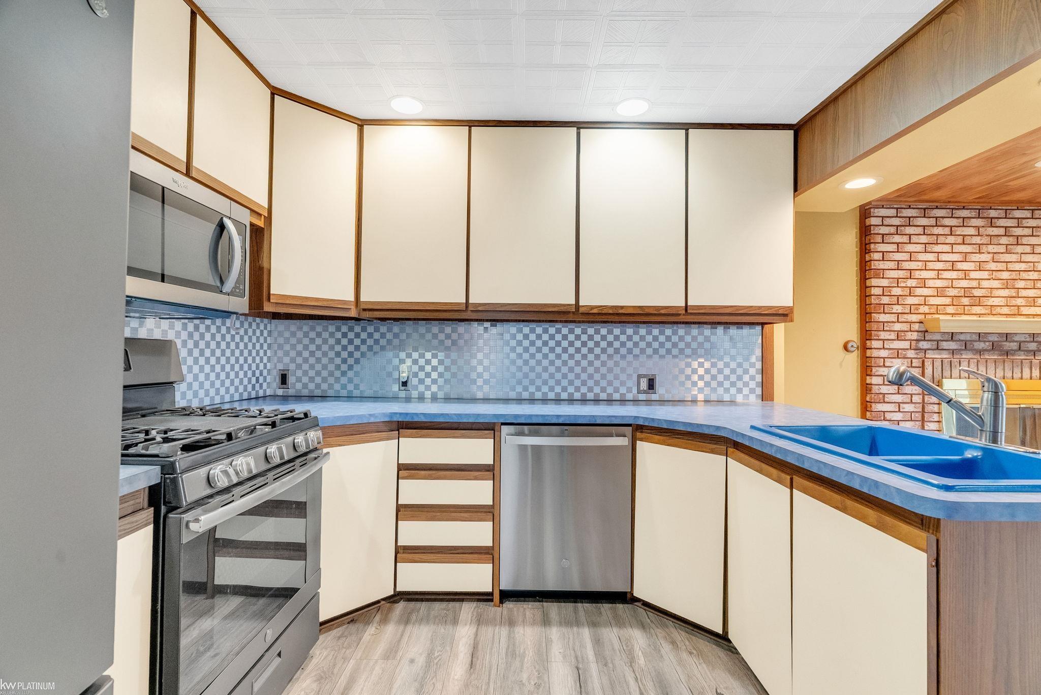 28611 Fountain Street