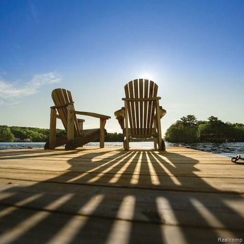 2711 CRYSTAL LAKE Drive Commerce Charter Township MI 48382