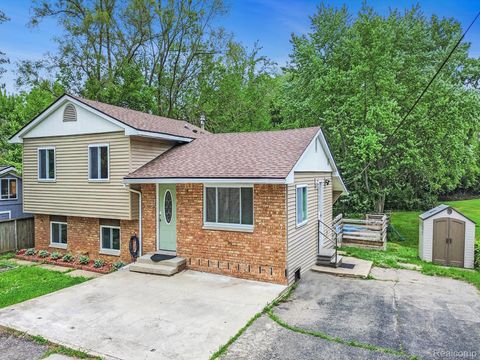188 N AVERY Road Waterford Charter Township MI 48328
