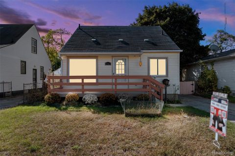 8761 Albany Street Oak Park City MI 48237